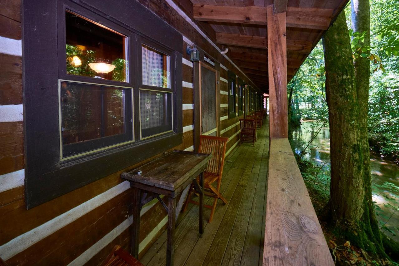 Creekwalk Inn Bed And Breakfast With Cabins Cosby Zewnętrze zdjęcie