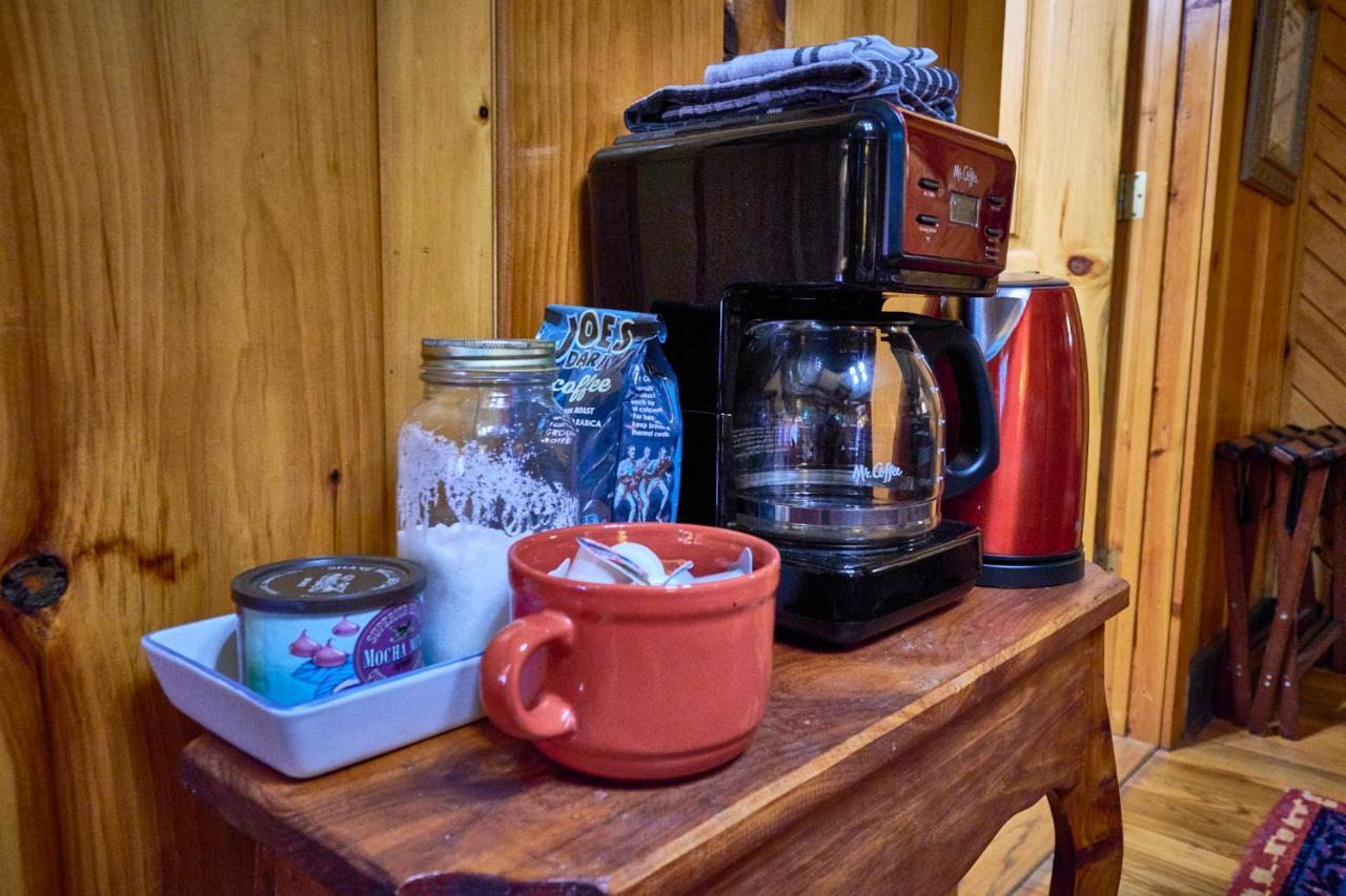 Creekwalk Inn Bed And Breakfast With Cabins Cosby Zewnętrze zdjęcie