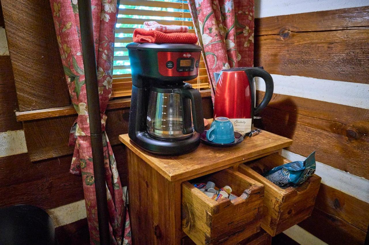 Creekwalk Inn Bed And Breakfast With Cabins Cosby Zewnętrze zdjęcie