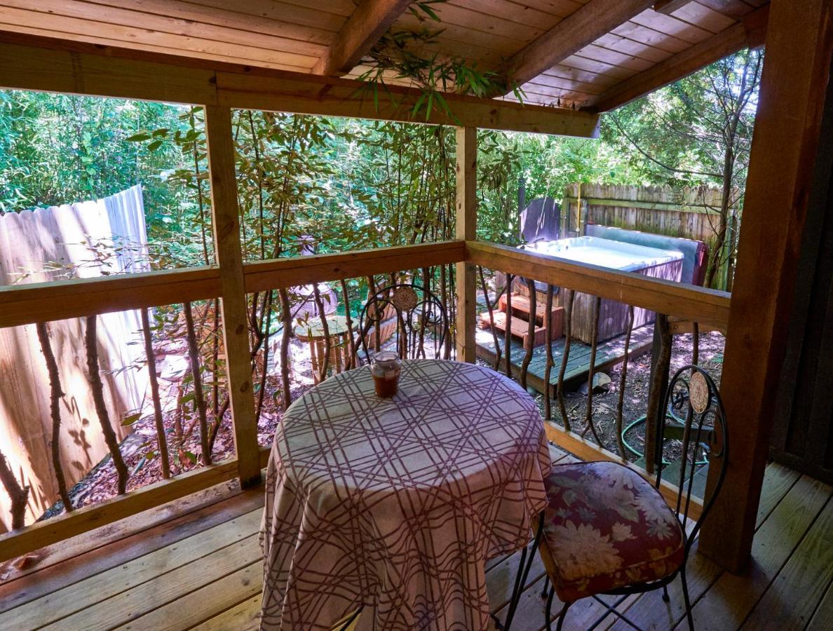 Creekwalk Inn Bed And Breakfast With Cabins Cosby Zewnętrze zdjęcie