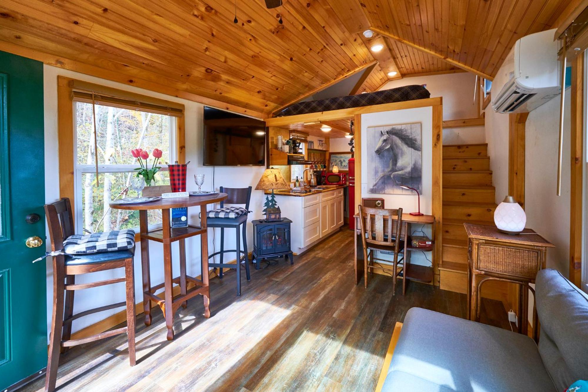 Creekwalk Inn Bed And Breakfast With Cabins Cosby Zewnętrze zdjęcie